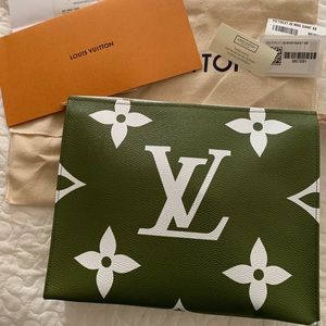 New Authentic Louis Vuitton Toiletry 26 Giant LV
